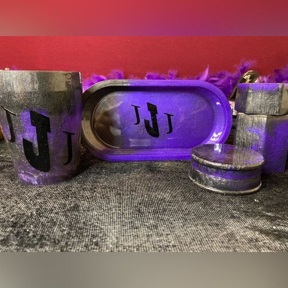 Resin Set - Picture 3 of 3